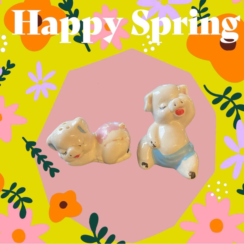 Vintage salt and pepper shakers piggy set.
